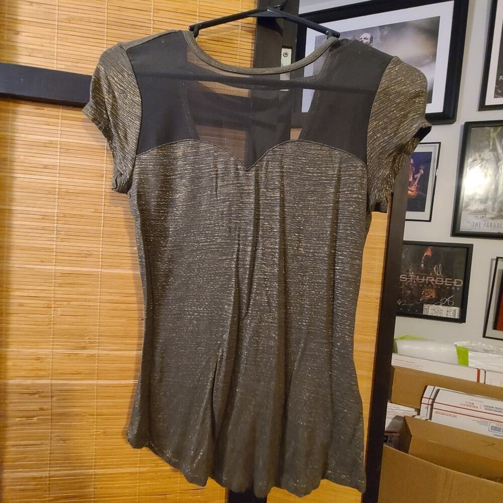 DONATING 6/1 >5/$40<Candie's Sweetheart Mesh Cut Scoop Back Gold Glitzy Top